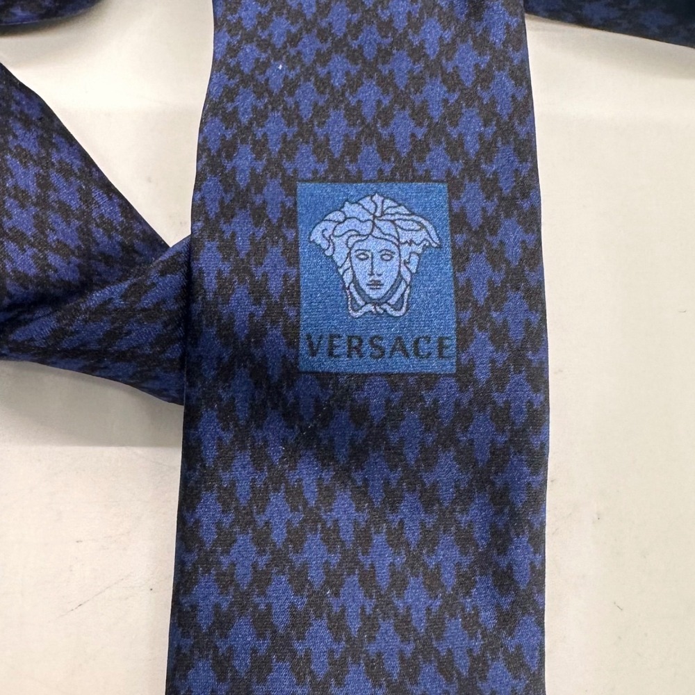 Versace Silk Houndstooth Medusa Logo Necktie Blue Black‎ Made in Italy Classic